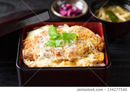 A hearty, freshly made pork cutlet rice bowl 134277580