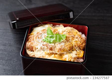 A hearty, freshly made pork cutlet rice bowl 134277587