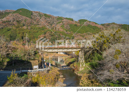 Kansai Main Line railway bridge over the Utaki River, a tributary of the Kizu River, Kasagi Town, Kyoto Prefecture Kansai Main Line railway bridge over the Utaki River, a tributary of the Kizu River, Kasagi Town, Kyoto Prefecture 134278059