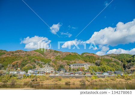 京都府笠木町木津川初冬景色 134278063