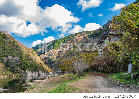Early winter scenery of the Kizugawa River, Kasagi Town, Kyoto Prefecture Early winter scenery of the Kizugawa River, Kasagi Town, Kyoto Prefecture 134278067