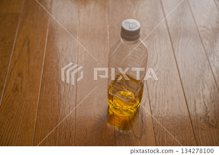 A half-drunk plastic bottle of tea 134278100