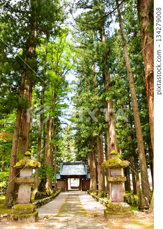 Scenery of the approach to Untoan Temple, Minamiuonuma City, Niigata Prefecture 134279008