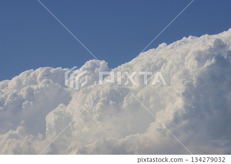 藍天白雲夏日圖片 134279032