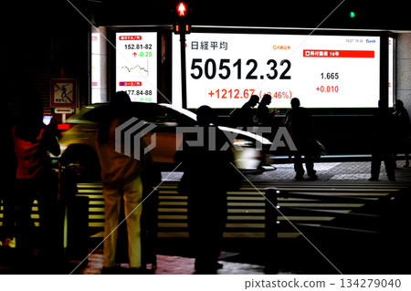 日本東京都會風景首次突破5萬日圓－50,512日圓32仙的股價/收盤價。東證股價指數27日也創下新高 134279040