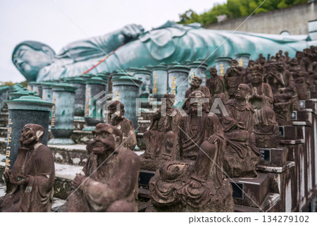 Disciple statues by reclining big Buddha at Nanzoin, Fukuoka Disciple statues by reclining big Buddha at Nanzoin, Fukuoka 134279102
