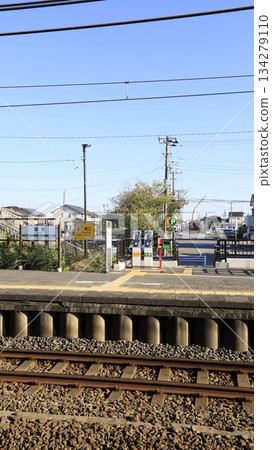 JR Uchibo Line Iwane Station building, East Exit, where a simple Suica ticket gate and a boarding station certificate issuing machine are located JR Uchibo Line Iwane Station building, East Exit, where a simple Suica ticket gate and a boarding station certificate issuing machine are located 134279110