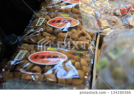 Dried scallops 134280366