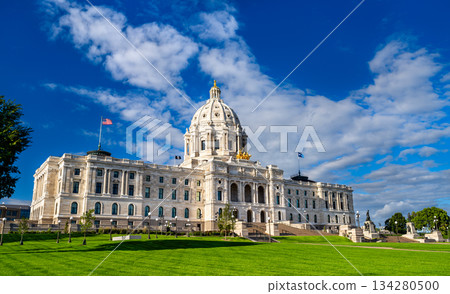Minnesota State Capitol building stands in Saint Paul, USA. Renaissance Revival architecture features a white marble dome and golden quadriga statue under a blue sky 134280500