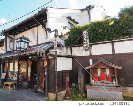 奈良縣，奈良町迷人的街道，十一月 134280511