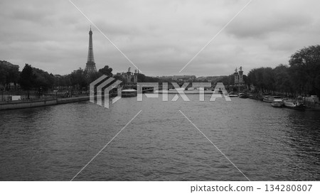 從塞納河看見的埃佛爾鐵塔 134280807