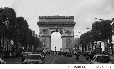 從香榭麗舍大道眺望凱旋門 134280895