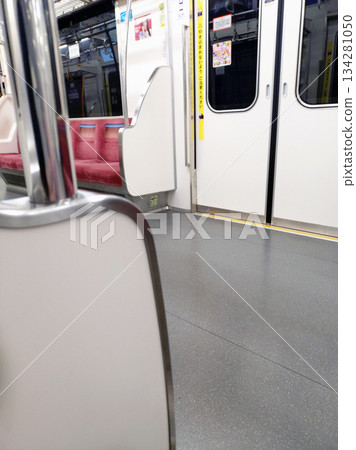 一列空蕩蕩的火車 134281050