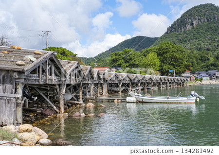 隱岐島矢野松原的船屋 134281492