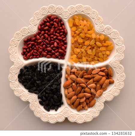 mix of different nuts mix of different nuts 134281632