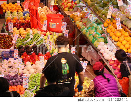 Fruits such as oranges sold at the open-air market. Most of them are imported. 134282441