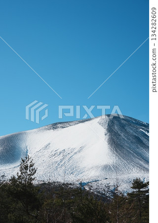 [Vertical photo] Mount Asama 134282609