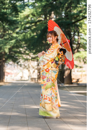 Women wearing kimonos and furisode at the Hatachi gathering, the gathering of twenty-year-olds, and the Coming-of-Age ceremony 134282796