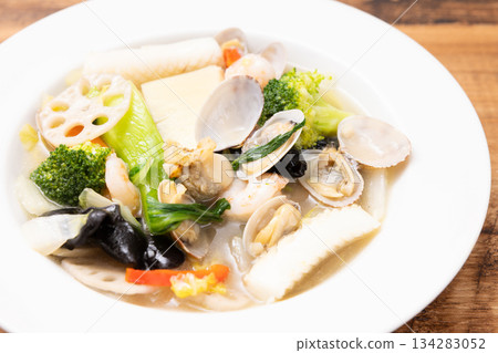 Delicious Chinese food, stir-fried vegetables and seafood with salt Delicious Chinese food, stir-fried vegetables and seafood with salt 134283052