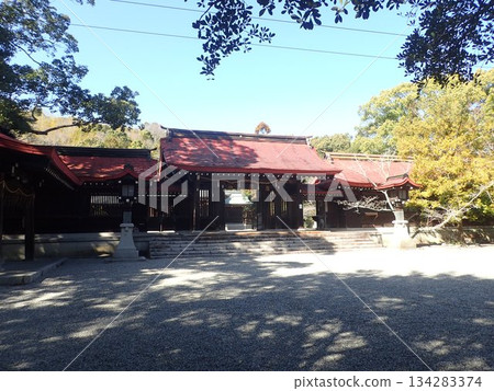 Awa Shrine, located in Oasacho, Naruto City, Tokushima Prefecture, is a shrine whose main deity is Emperor Tsuchimikado, the first son of Emperor Gotoba. Awa Shrine, located in Oasacho, Naruto City, Tokushima Prefecture, is a shrine whose main deity is Emperor Tsuchimikado, the first son of Emperor Gotoba. 134283374