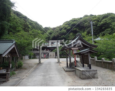 Katsuragi Shrine is a shrine located in Awata, Kitanada-cho, Naruto City, Tokushima Prefecture, and has long been worshipped as the god of eyes. 134283835