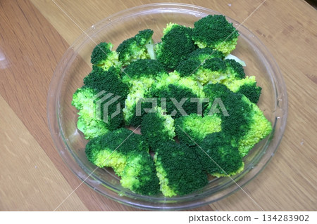 Boiled broccoli 134283902