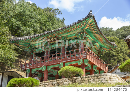 The bell tower of Janggoksa Temple located in Chilgapsan Mountain, South Chungcheong Province 134284470