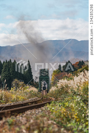 Autumn on the Ban'etsu West Line and the SL Ban'etsu Monogatari C57180 - a nostalgic sight 134285298
