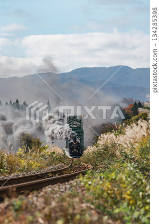 Autumn on the Ban'etsu West Line and the SL Ban'etsu Monogatari C57180 - a nostalgic sight Autumn on the Ban'etsu West Line and the SL Ban'etsu Monogatari C57180 - a nostalgic sight 134285398