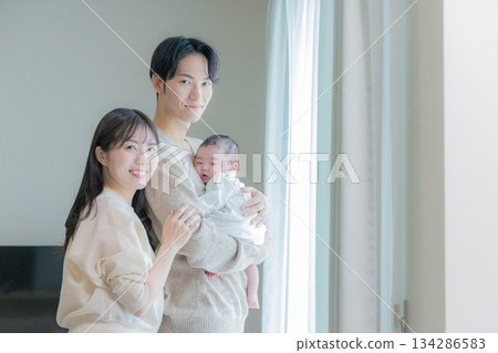 家庭，父母與孩子，孩子，擁抱 134286583