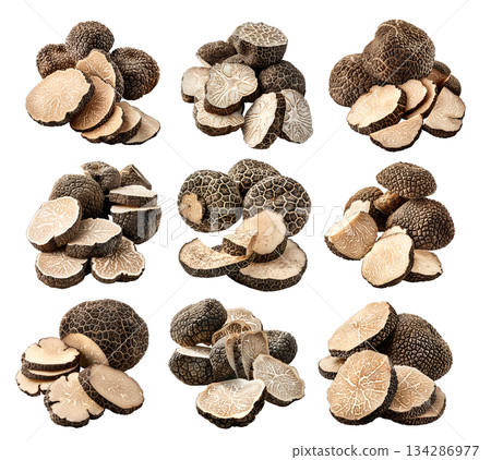 Set of summer truffles Scorzone isolated on white transparent background, great for culinary and gourmet themes Set of summer truffles Scorzone isolated on white transparent background, great for culinary and gourmet themes 134286977