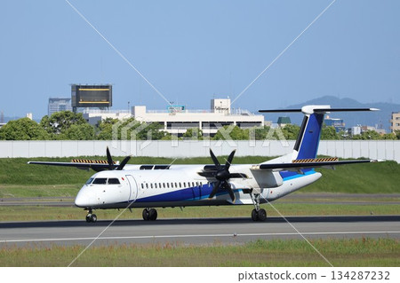 Propeller landing aircraft Propeller landing aircraft 134287232