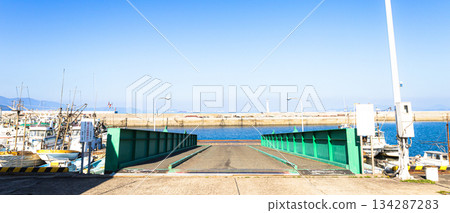 位於廣島縣福山市瀨戶內海沿岸的橋島渡輪碼頭 134287283