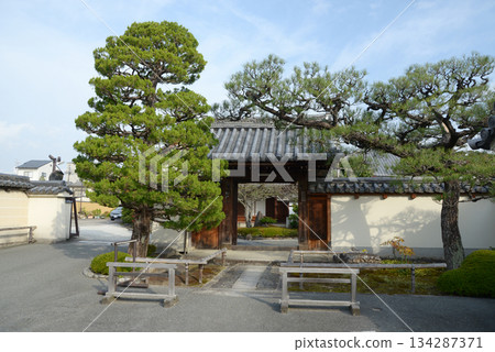 京都市上京區今出川通烏丸東入寺院三門 京都市上京區今出川通烏丸東入寺院三門 134287371