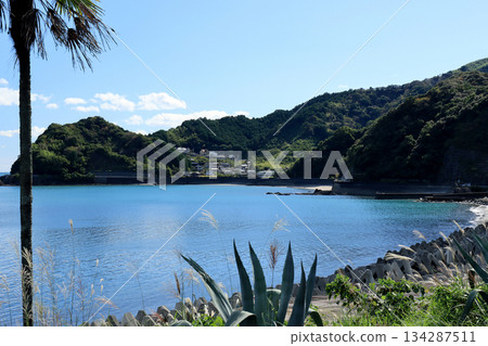 The blue waters and sky of the Pacific Ocean can be seen from the unmanned station next to the coast The blue waters and sky of the Pacific Ocean can be seen from the unmanned station next to the coast 134287511