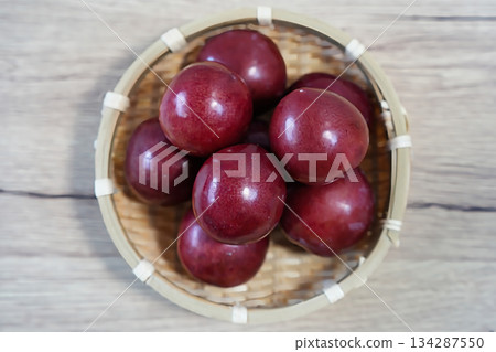 好萊塢深紅李子 134287550