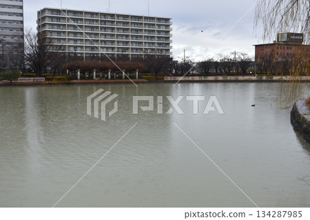 開塞山公園:建築物倒映在湖面上 開塞山公園:建築物倒映在湖面上 134287985