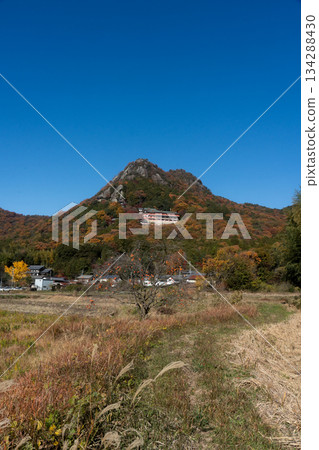 Mount Akagami (Mount Tarobo) in late autumn Mount Akagami (Mount Tarobo) in late autumn 134288430