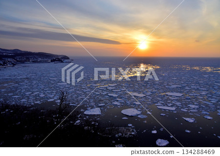 普尤尼角的浮冰和日落 134288469