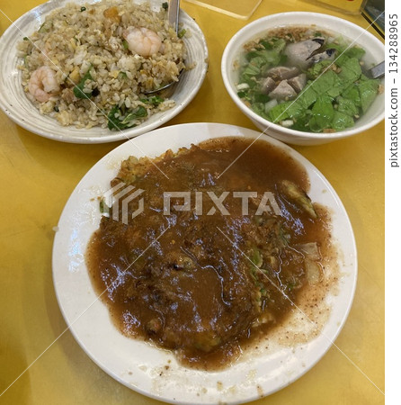 我在台灣吃過的蠔煎、蝦仁炒飯和香菇餃子湯。 我在台灣吃過的蠔煎、蝦仁炒飯和香菇餃子湯。 134288965