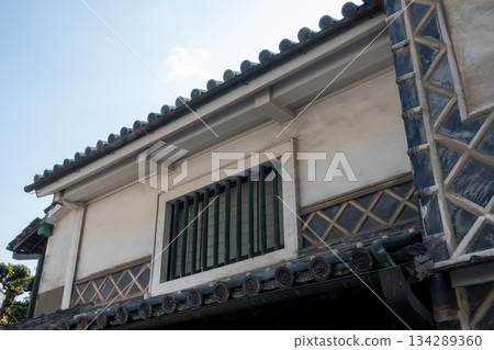 日本岡山縣倉敷市美麗的復古白色牆街景 134289360