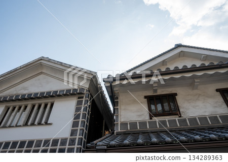 Beautiful retro white-walled townscape of Kurashiki city, Okayama prefecture, Japan Beautiful retro white-walled townscape of Kurashiki city, Okayama prefecture, Japan 134289363