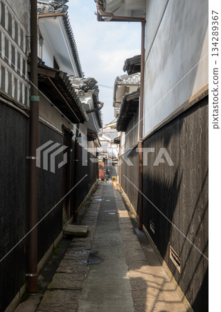 日本岡山縣倉敷市美麗的復古白色牆街景 日本岡山縣倉敷市美麗的復古白色牆街景 134289367
