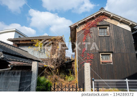 Beautiful retro white-walled townscape of Kurashiki city, Okayama prefecture, Japan Beautiful retro white-walled townscape of Kurashiki city, Okayama prefecture, Japan 134289372