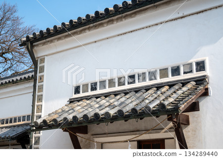 日本岡山縣倉敷市美麗的復古白色牆街景 日本岡山縣倉敷市美麗的復古白色牆街景 134289440