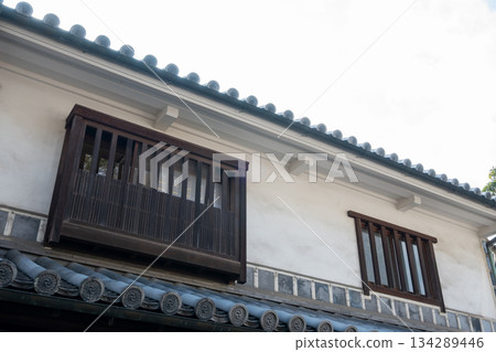 Beautiful retro white-walled townscape of Kurashiki city, Okayama prefecture, Japan 134289446