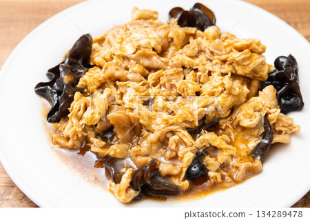 美味中式菜餚，木耳炒蛋豬肉 134289478