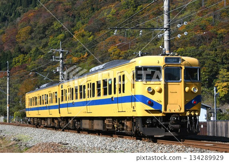 113 series 5300 train heading to Kinosaki Onsen on the Sanin Main Line 134289929