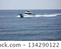 Zushi City, Kanagawa Prefecture: Zushi/Hayama: A small boat sails lightly off the coast of Hayama on a midsummer day. 134290122