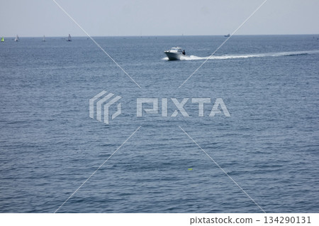Zushi City, Kanagawa Prefecture: Zushi/Hayama: A small boat sails lightly off the coast of Hayama on a midsummer day. Zushi City, Kanagawa Prefecture: Zushi/Hayama: A small boat sails lightly off the coast of Hayama on a midsummer day. 134290131